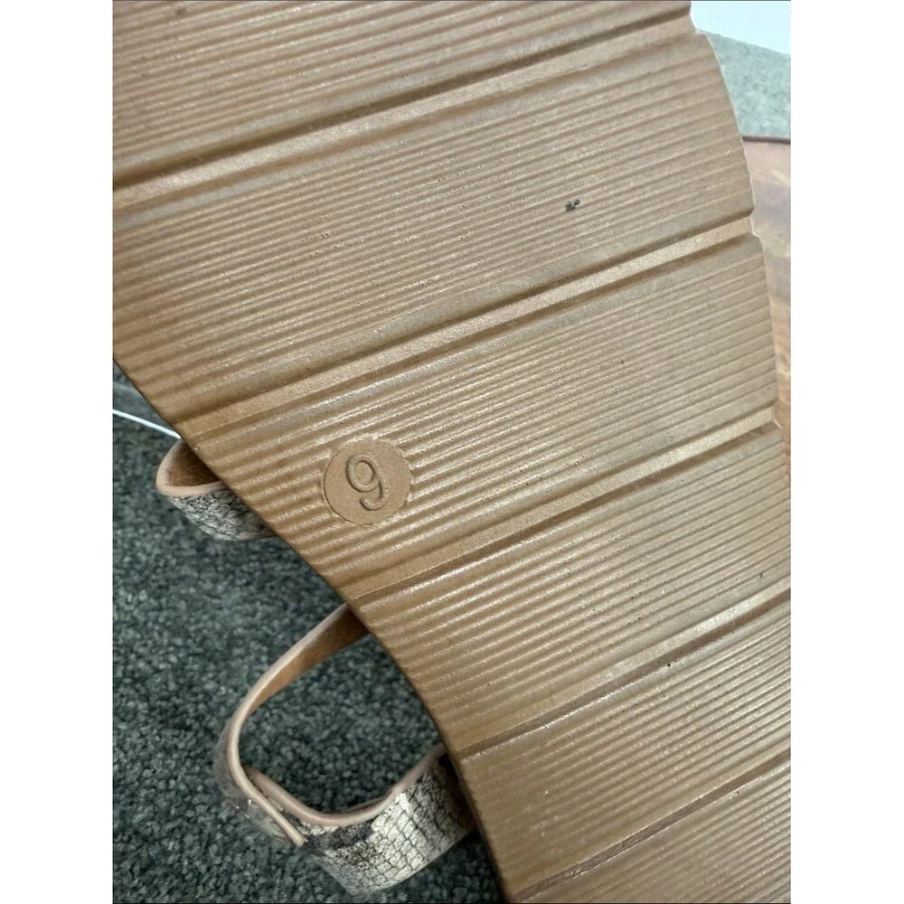 Corkys Sandals Wm 9 Oakdale Snakeskin Strappy Flat Faux Leather Fisherman
